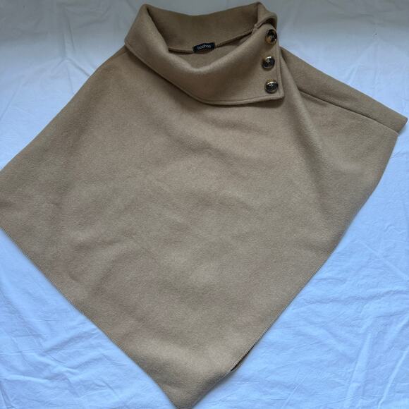 Boohoo Camel Funnel Neck Poncho w/ buttons, OS, EUC, Made in Italy - Picture 2 of 4